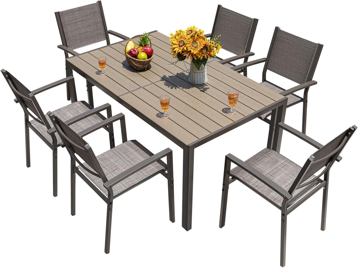 4 Best Outdoor Dining Tables