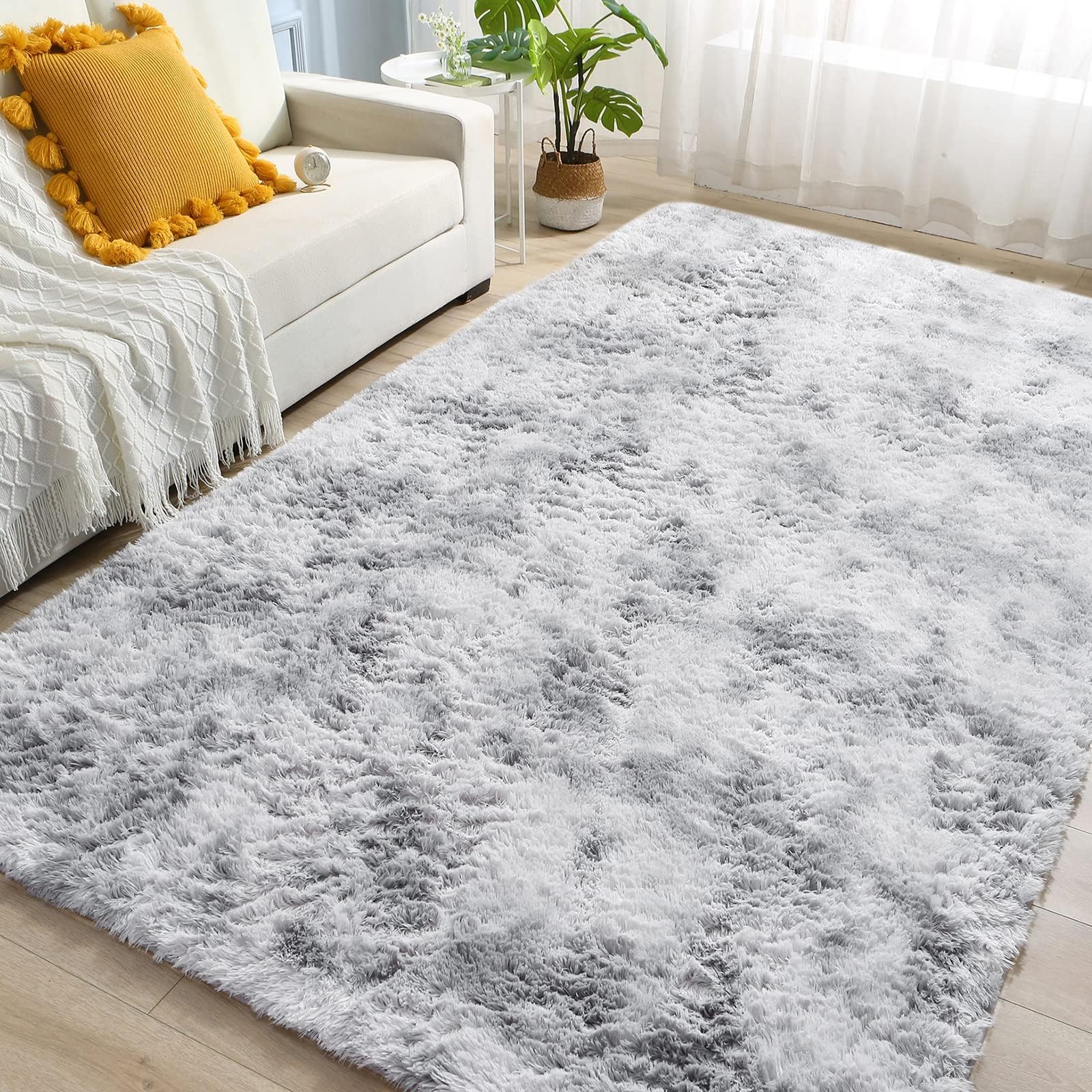 5 Best Silver Rugs