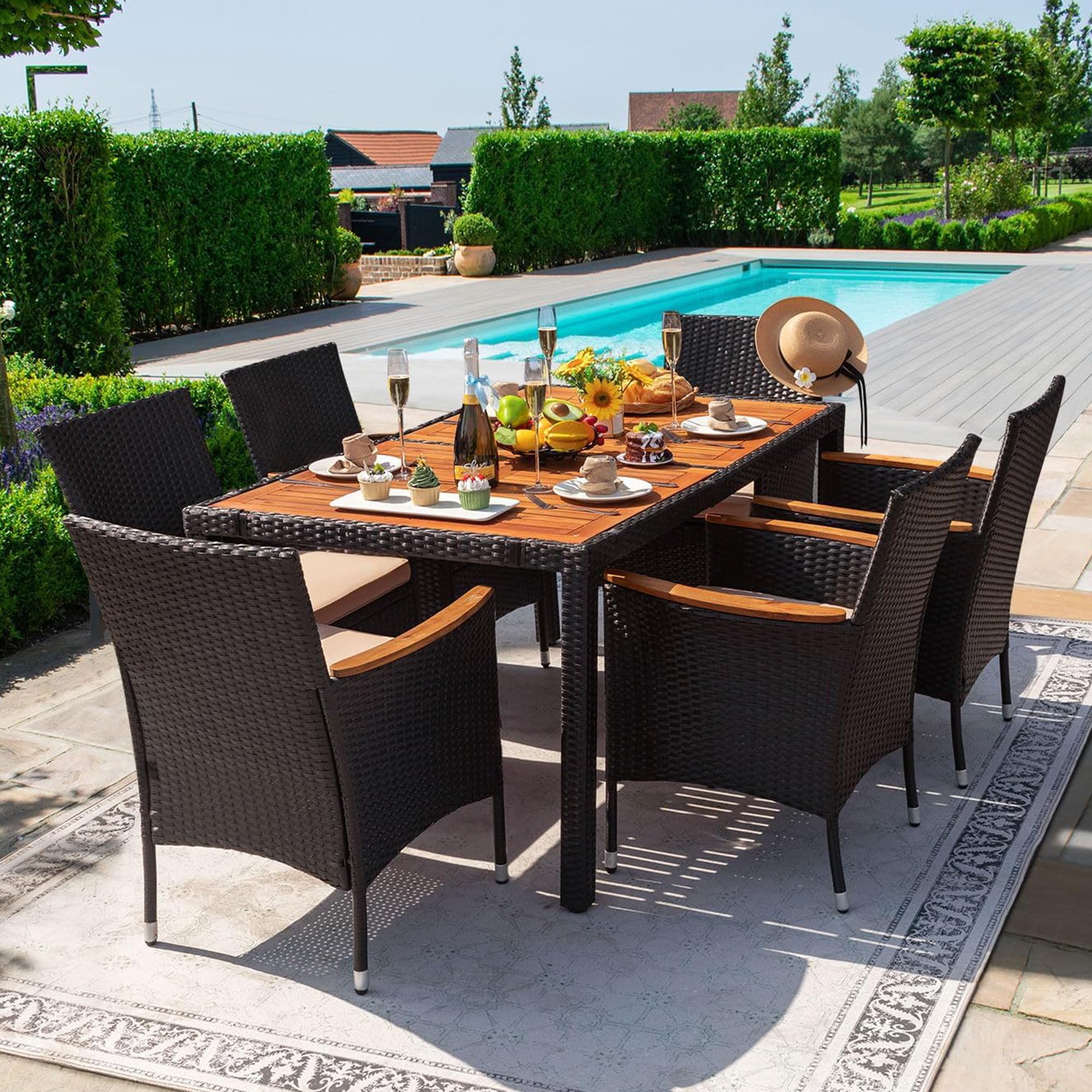 8 Best Outdoor Dining Tables