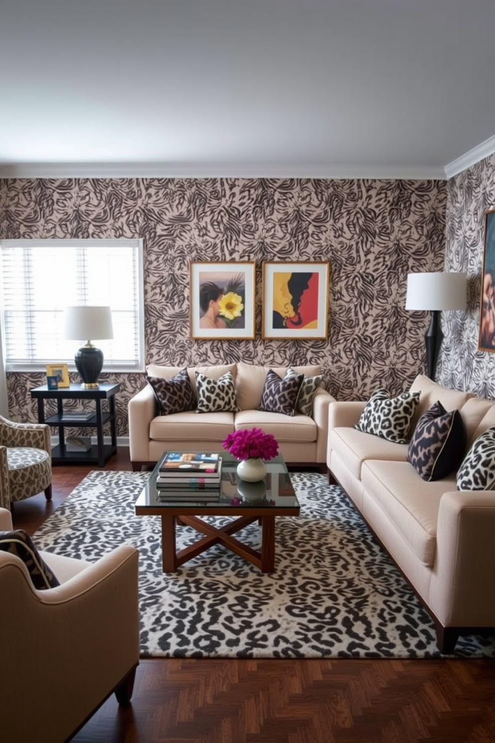 Animal Print Wallpaper Decorating Ideas 10