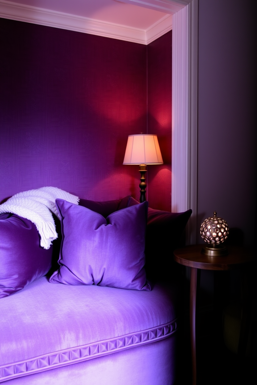 Purple Wallpaper Decorating Ideas 24