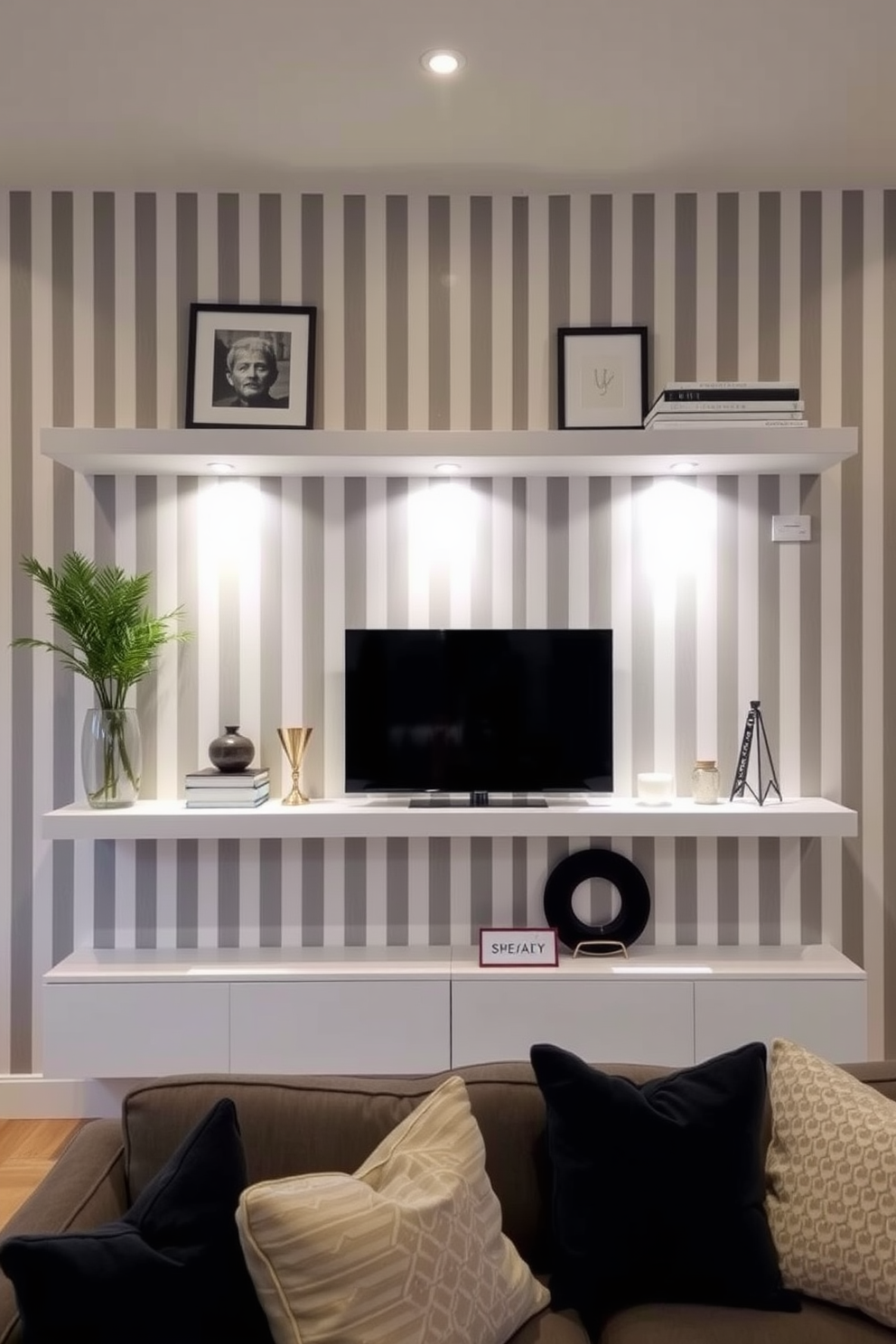 Striped Wallpaper Decorating Ideas 16