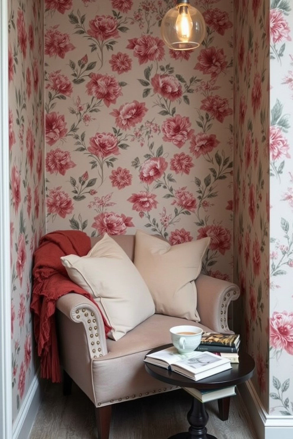 Vintage Wallpaper Decorating Ideas 14